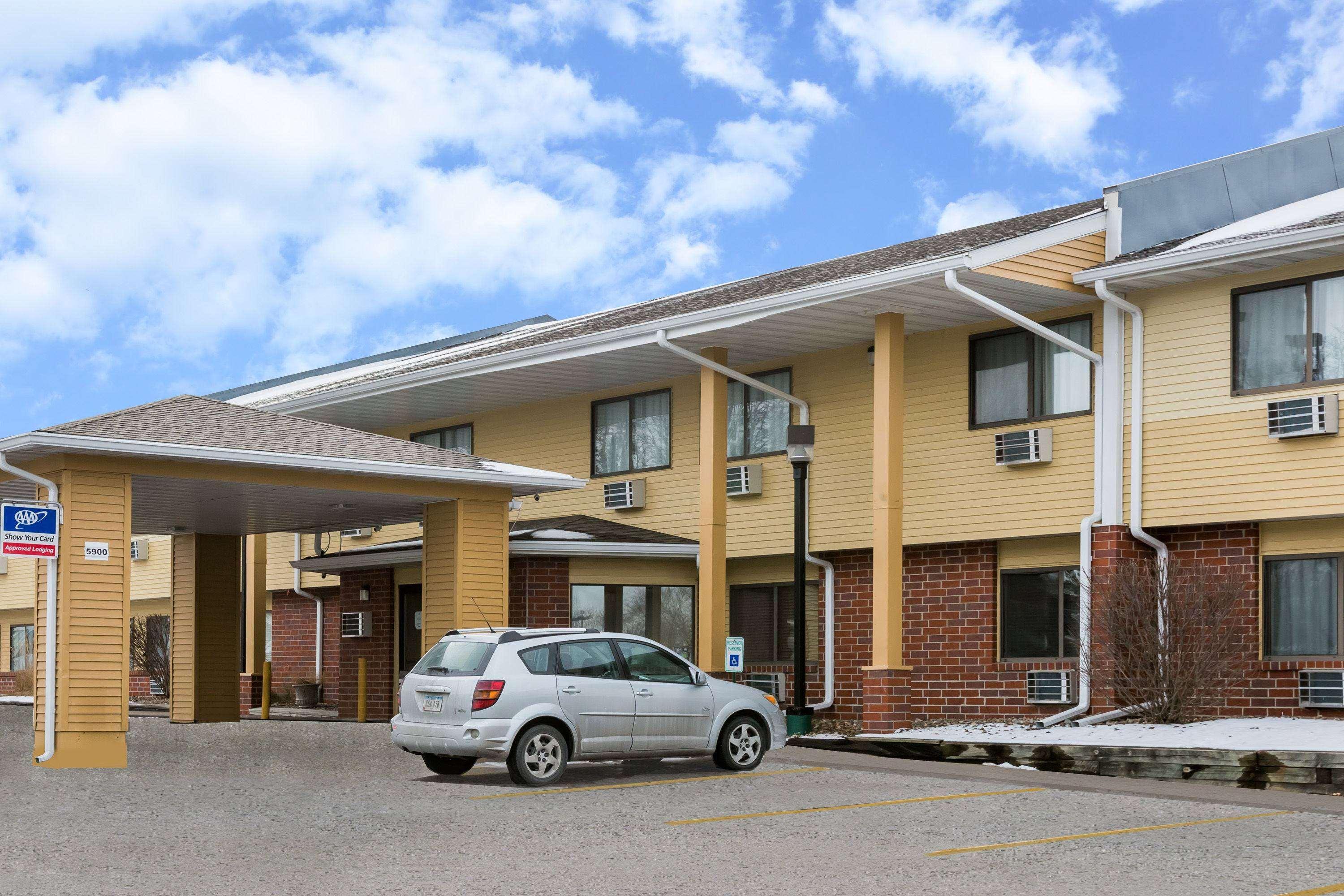 Super 8 By Wyndham Urbandale/Des Moines Area Motel Ngoại thất bức ảnh